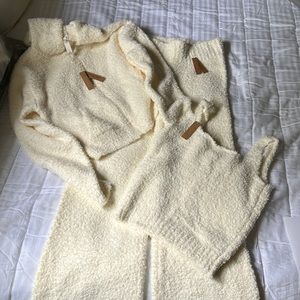 SKIMS white/creme jogger set